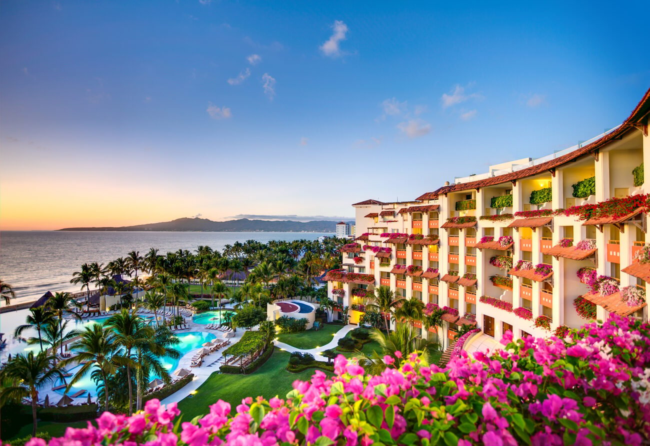 We’re going to layout for you exactly how Puerto Vallarta got its place in romance and our top recommendations where to stay. Let's get to it.