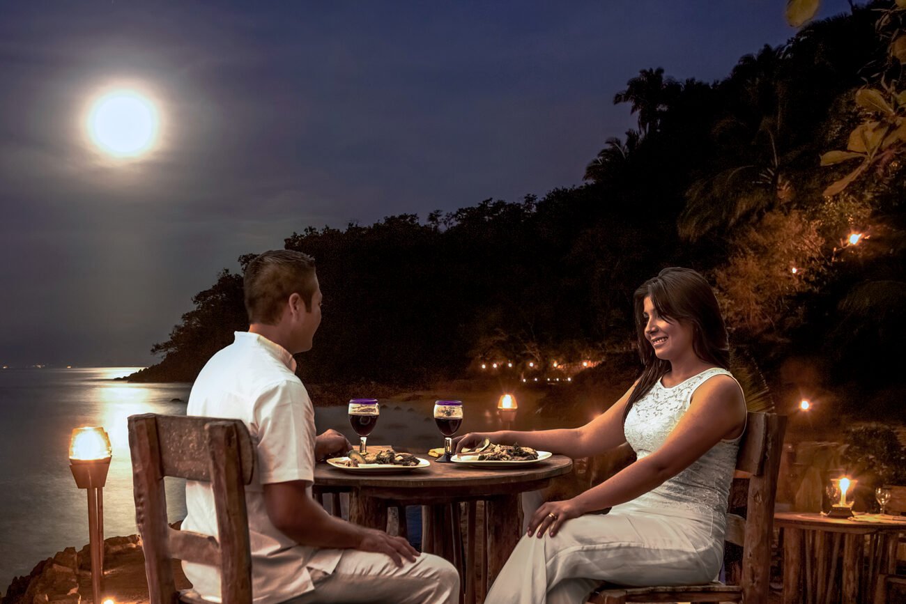 Continue your candlelight experience to dinner while beachside under the stars. Here you’ll have practically any meal choice: steak, chicken, seafood, salad, rice pudding.