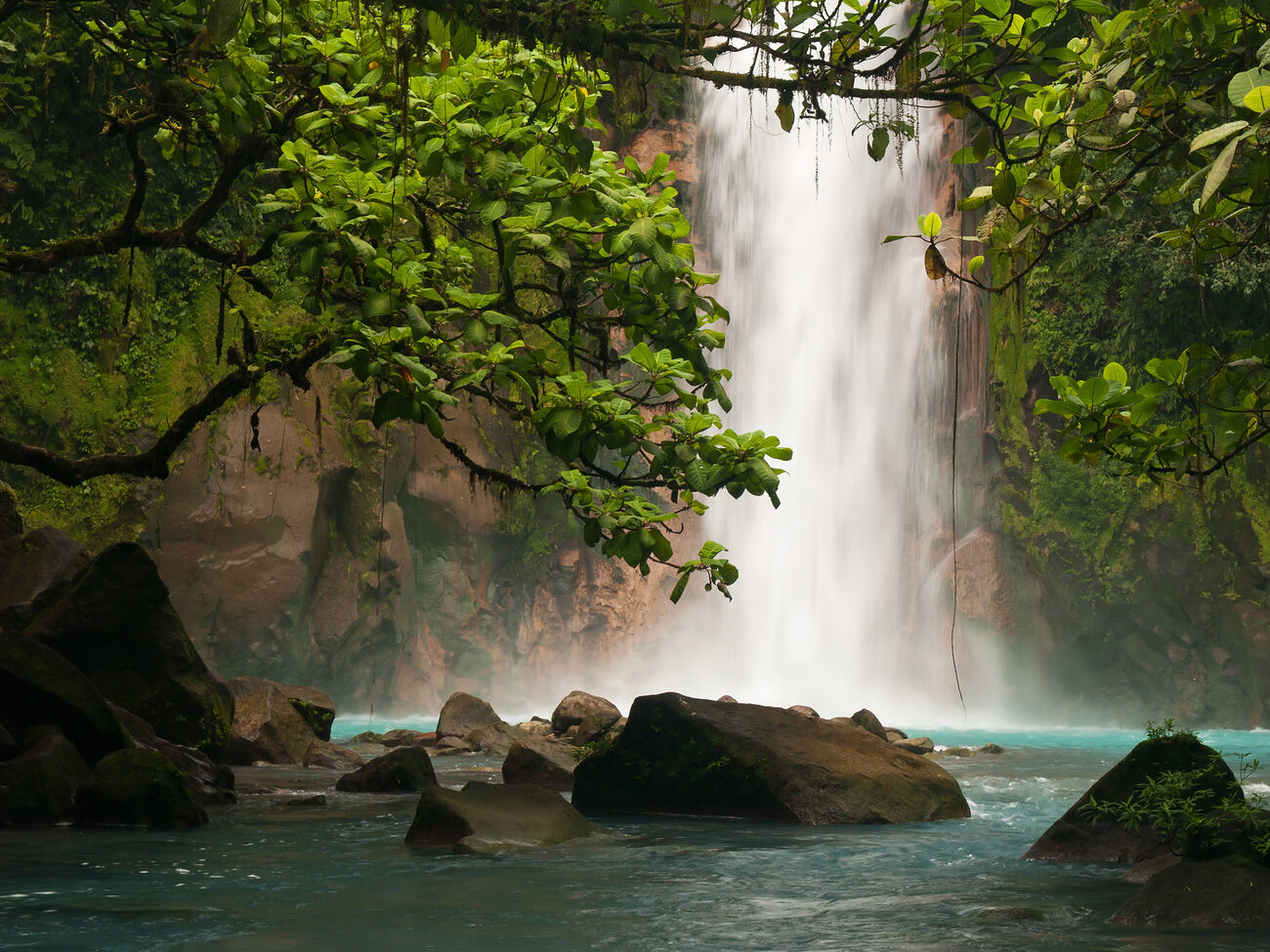 Here are 7 ideas to fully embrace the local culture and incorporate the destination of Costa Rica into your wedding.