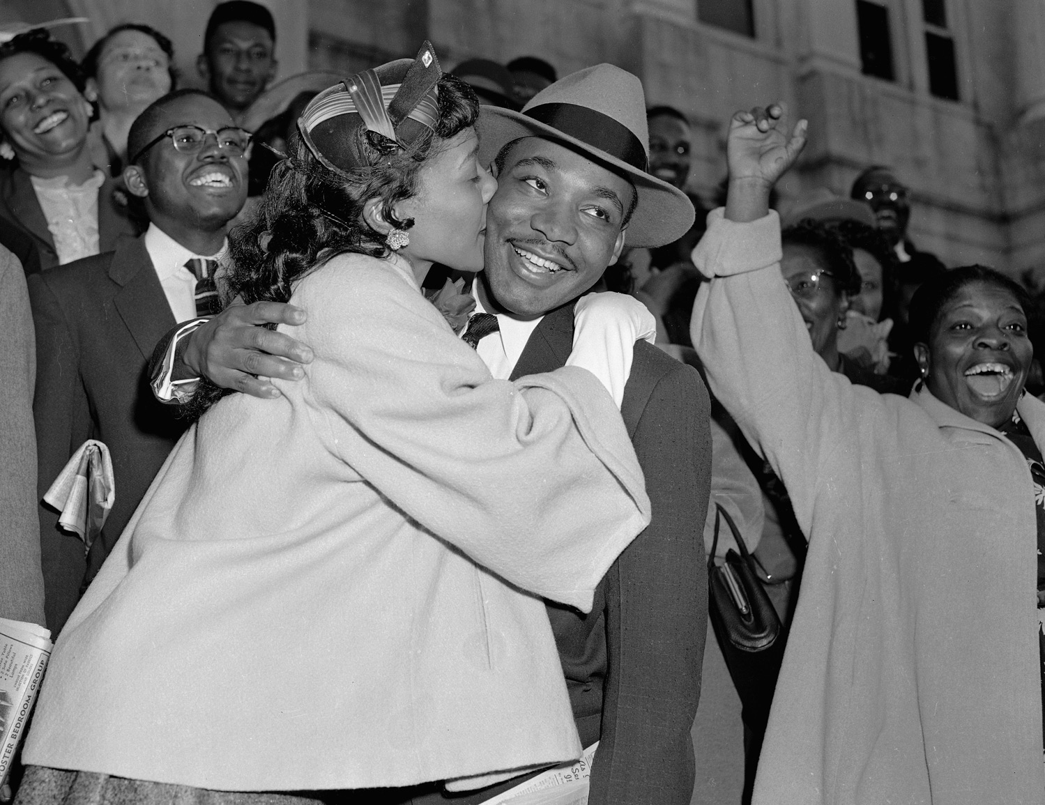 martin-luther-king-jr.-is-welcomed-with-a-kiss-by-his-wife-coretta-after-leaving-court-in-montgomery