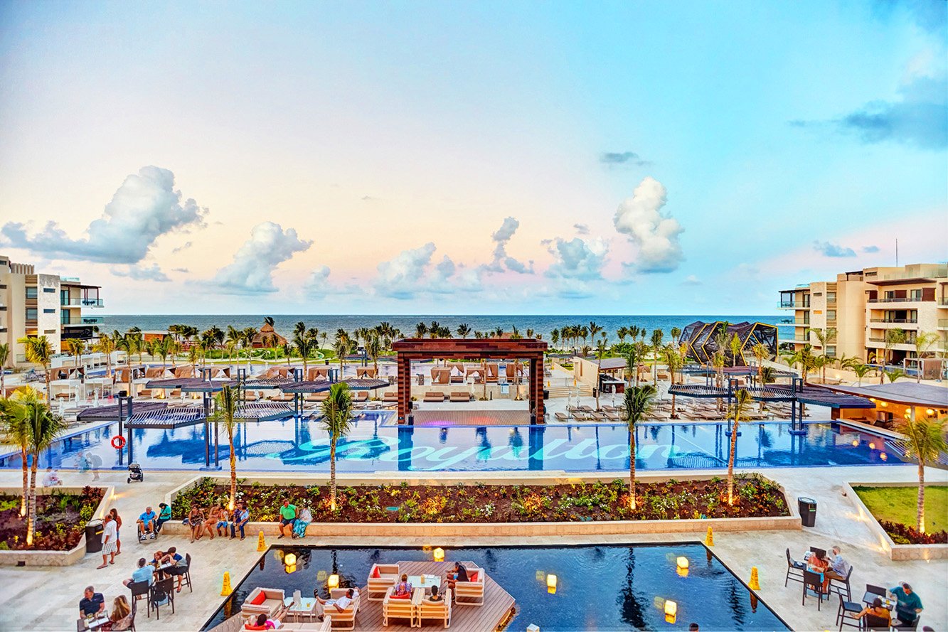 Royalton-Riviera-Cancun-Pool-View