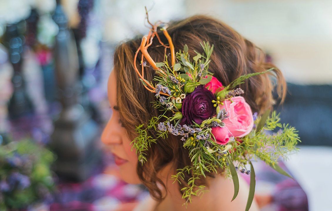 Get creative with a jewel toned hair piece by Jane Kelly Floral. #Milwaukee #WeddingIdeas #WeddingsbyFunjet