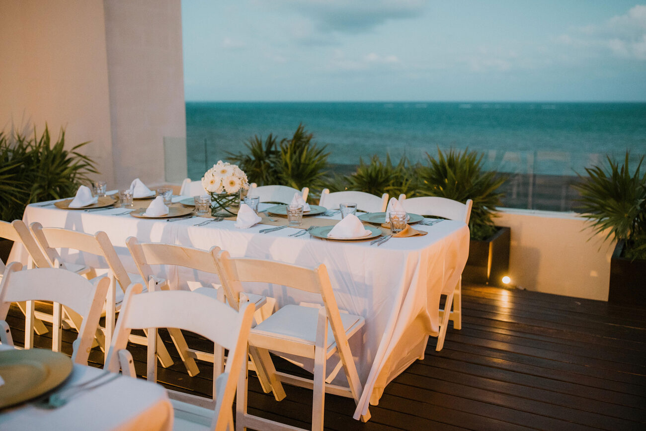 glamorous-long-tablescape-for-a-sunset-beach-wedding-reception-decor